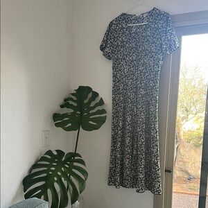 Levi's Black and White Casual Midi Sundress with Flutter Sleeves